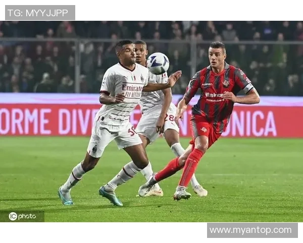 本菲卡与波尔图激战正酣谁将赢得这场足球巅峰对决 本菲卡与波尔图激战正酣谁将赢得这场足球巅峰对决