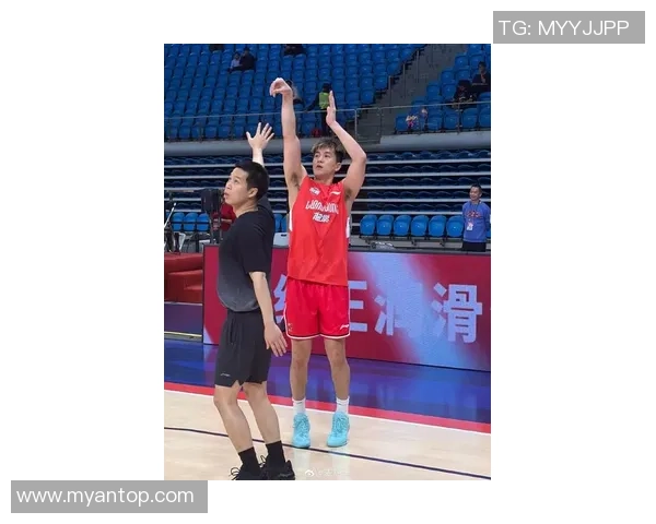 郭艾伦带领中国男篮迎战国际赛场挑战自我展现篮球魅力与团队精神